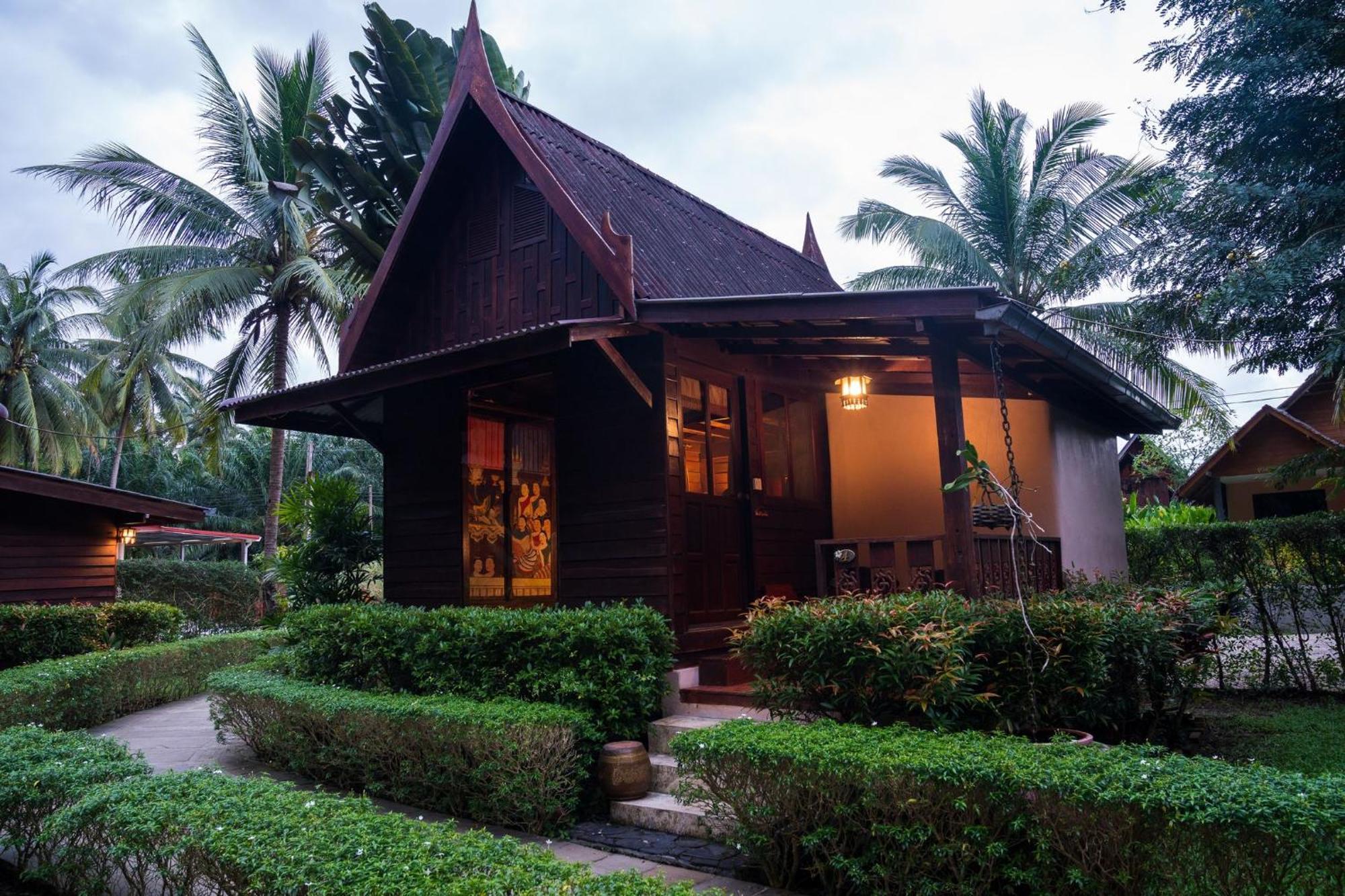Leeloo Paradise Khanom Exterior photo